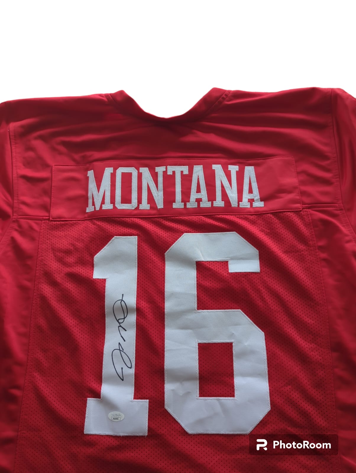 Playera autografiada por Joe Montana firma autentificada por la compañía JSA con el número AL61956.