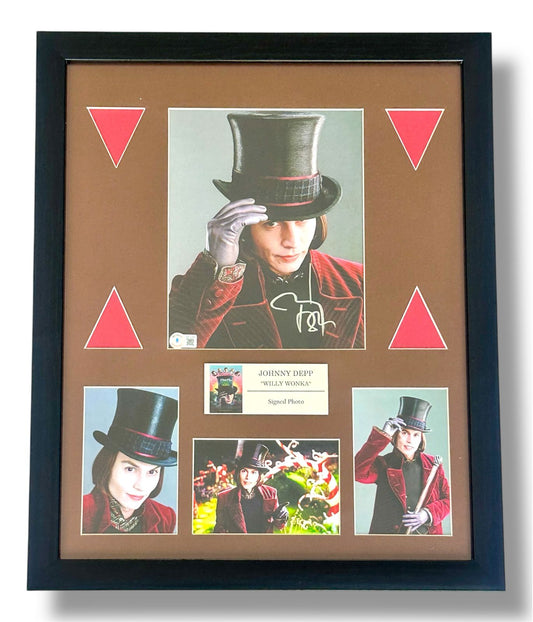 Johnny Depp Fotografía autografiada “Willy Wonka” Enmarcada, firma certificada por la compañía Beckett con el número BF12397.