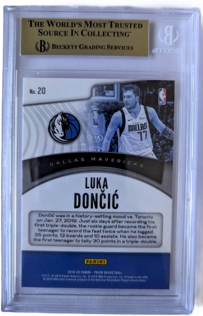 Luka Doncic Tarjeta Panini #20 Mavericks Graduada por Beckett 0016588509