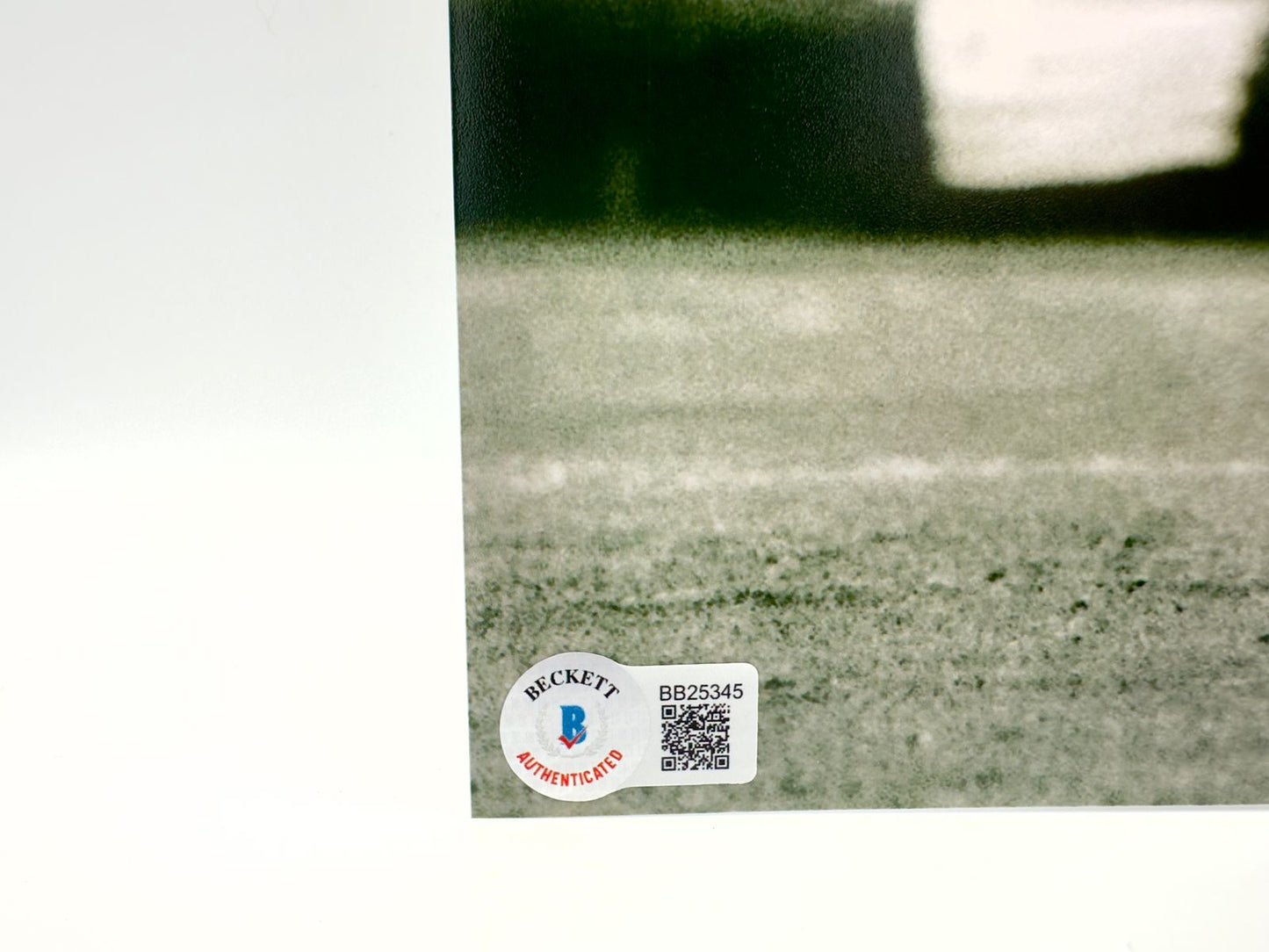 Pele Brincando Trofeo Fotografía autografiada firma certificada por Beckett BB25345.