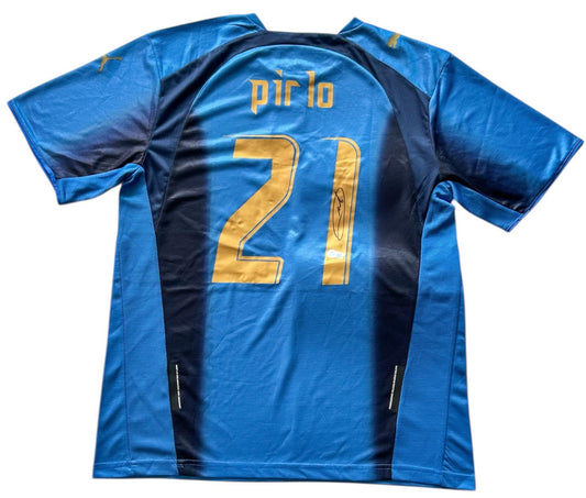 Andrea Pirlo Playera Italia autografiada, firma certificada por la compañía Beckett con el número BQ46096
