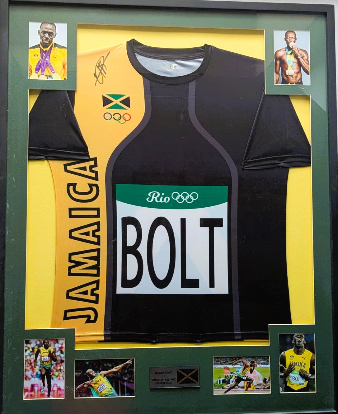 Usain Bolt Playera Autografiada Enmarcada Firma Certificada por Beckett BE73957.