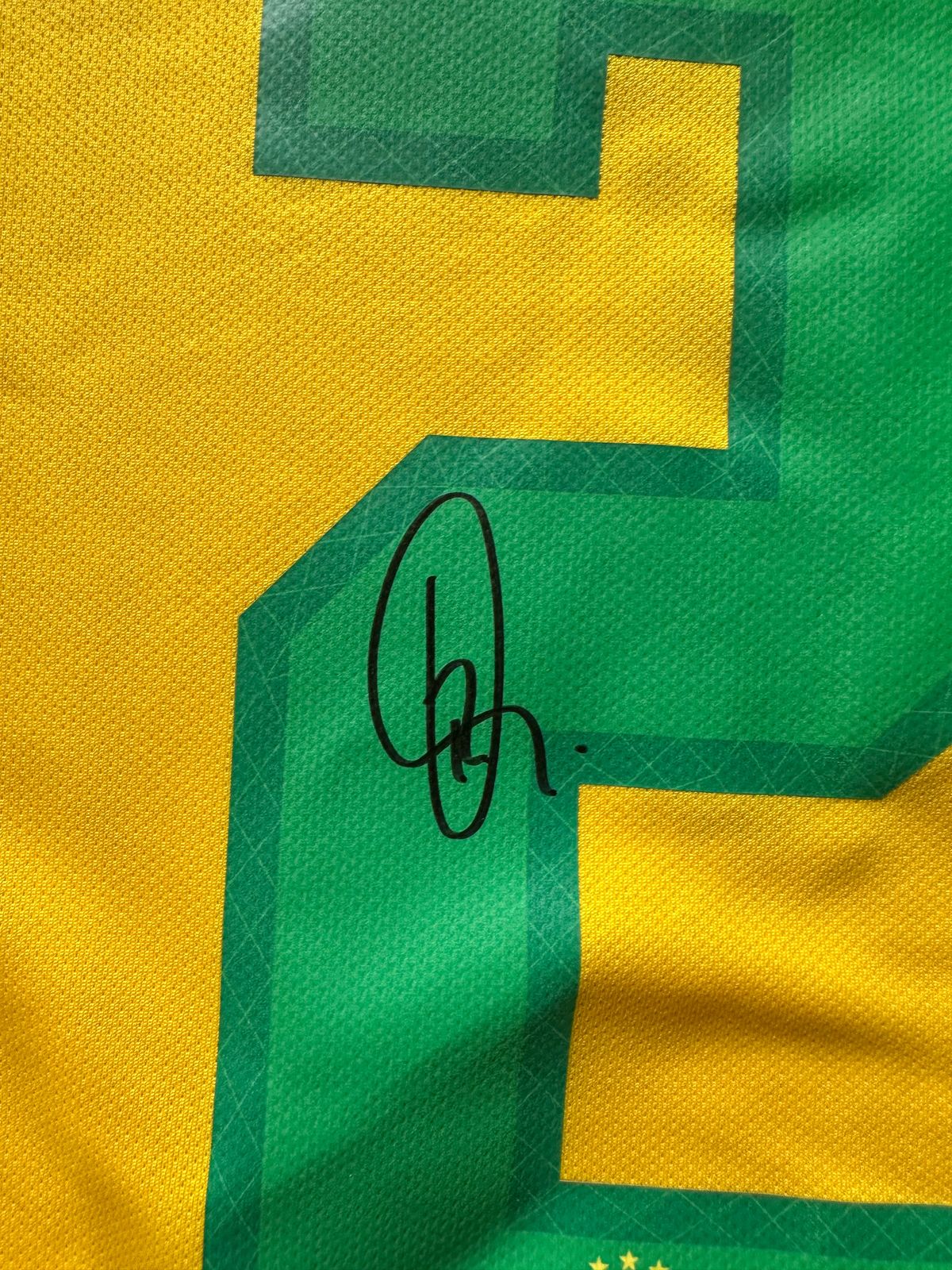 Vinicius Jr. Playera Brasil autografiada, firma certificada por Beckett WW70303.