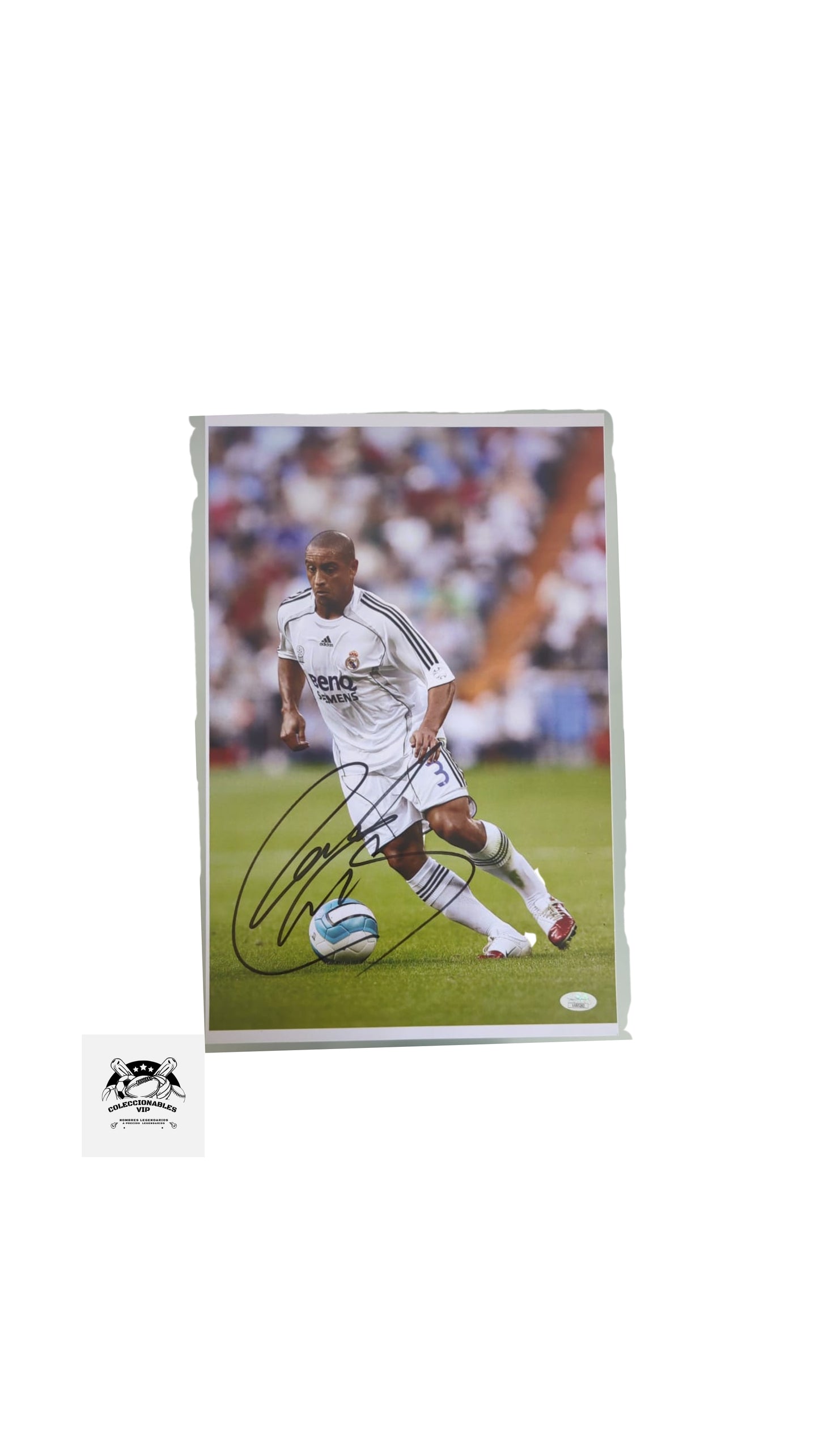 Roberto Carlos Fotografía Real Madrid autografiada firma autentificada por la compañía JSA con el número UU85263