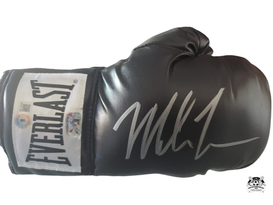 Mike Tyson Guante autografiado, firma certificada por la compañía Beckett con el número BE15285.