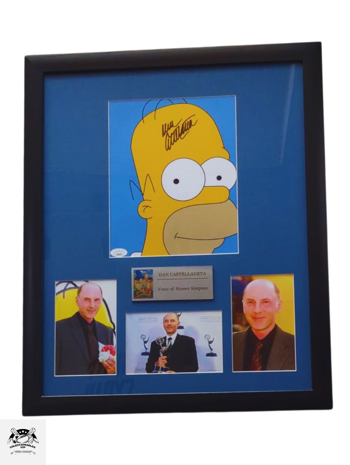 Fotografía enmarcada de los Simpson autografiada por Dan Castellaneta, voz de Homero Simpson, con certificado de autenticidad de JSA