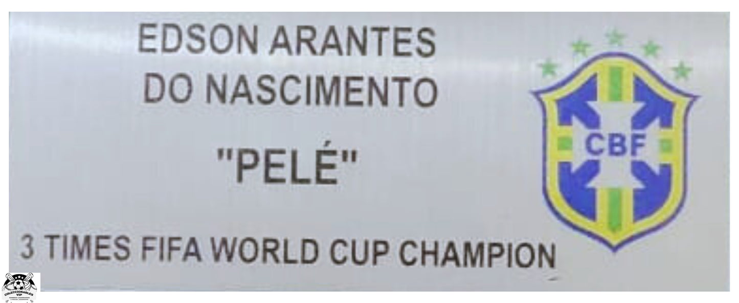Pele Playera Brasil autografiada Enmarcada firma autentificada por la compañía PSA / DNA con el número 7A55620.