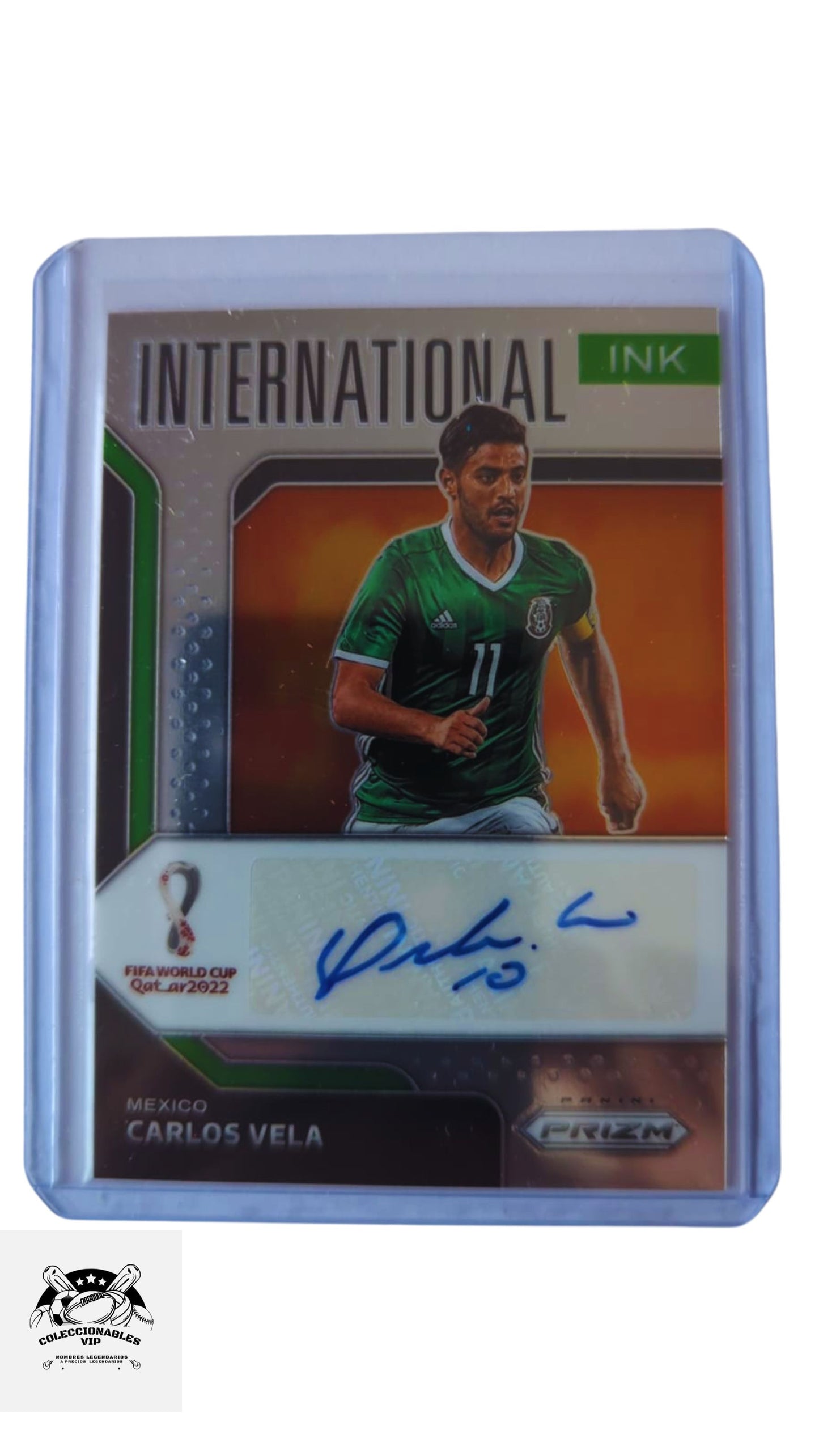 Tarjeta Panini autografiada por Carlos Vela.