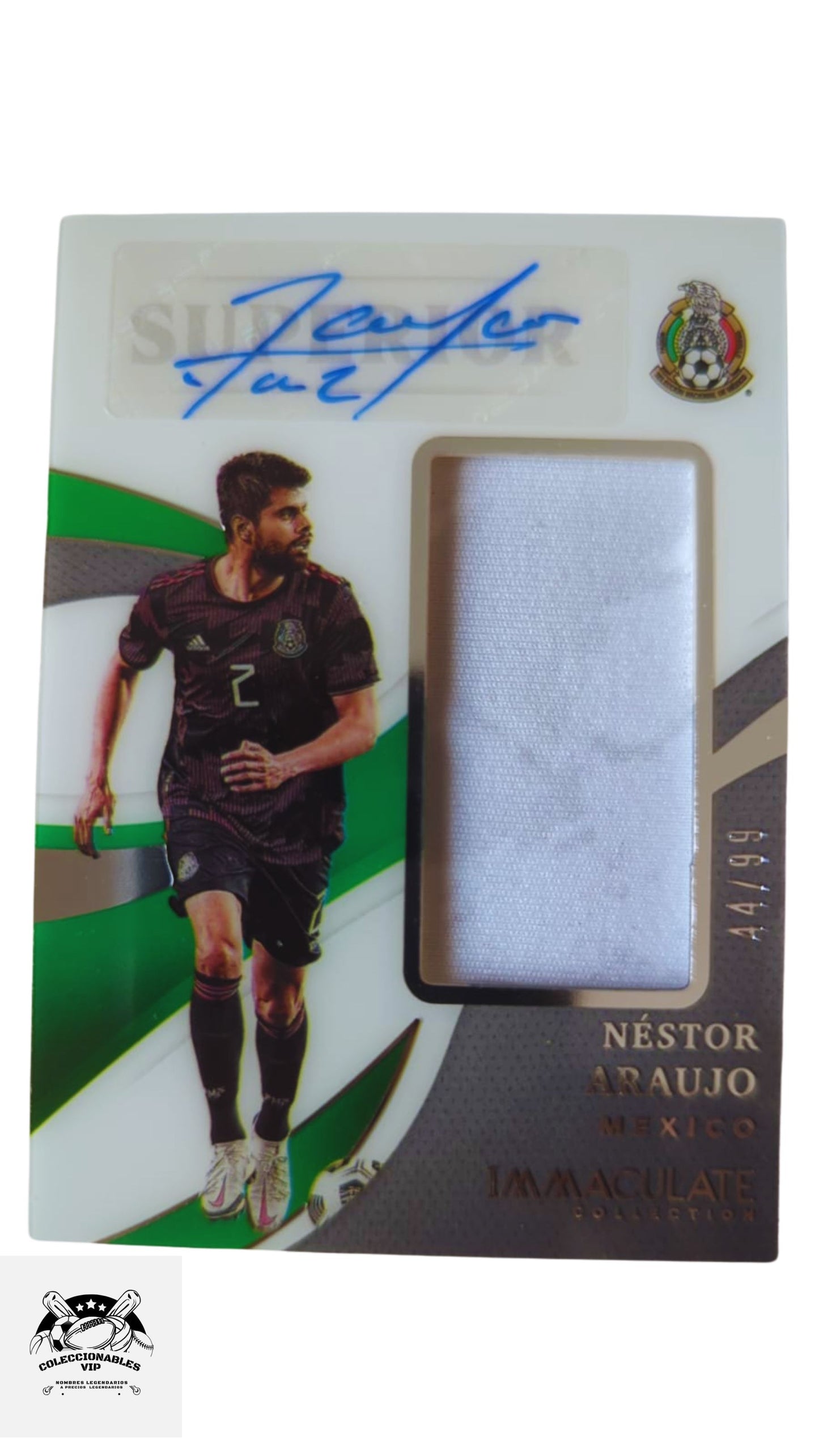 Tarjeta Panini autografiada por Nestor Araujo SU-NAR