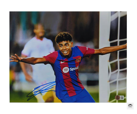 Lamine Yamal Celebrando fotografía FC Barcelona autografiada firma certificada por Beckett 2W221126
