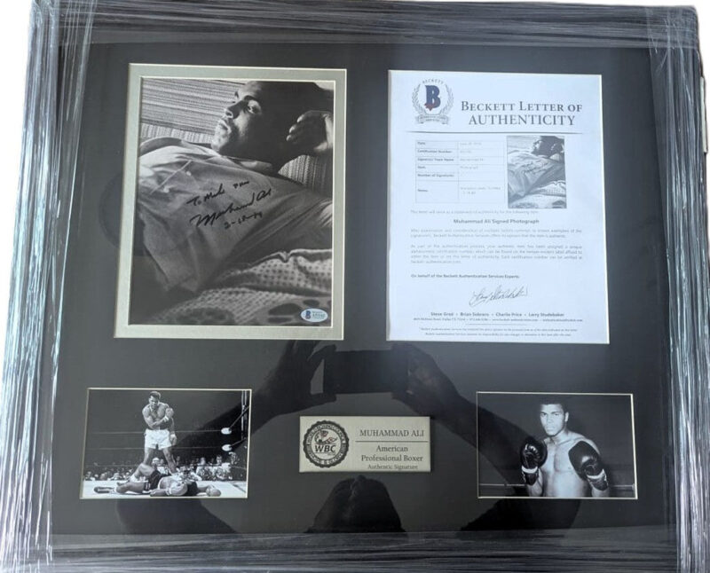 Muhammad Ali Fotografía autografiada, firma certificada por la compañía Beckett con el número A51162, viene con carta de certificación por parte de Beckett.