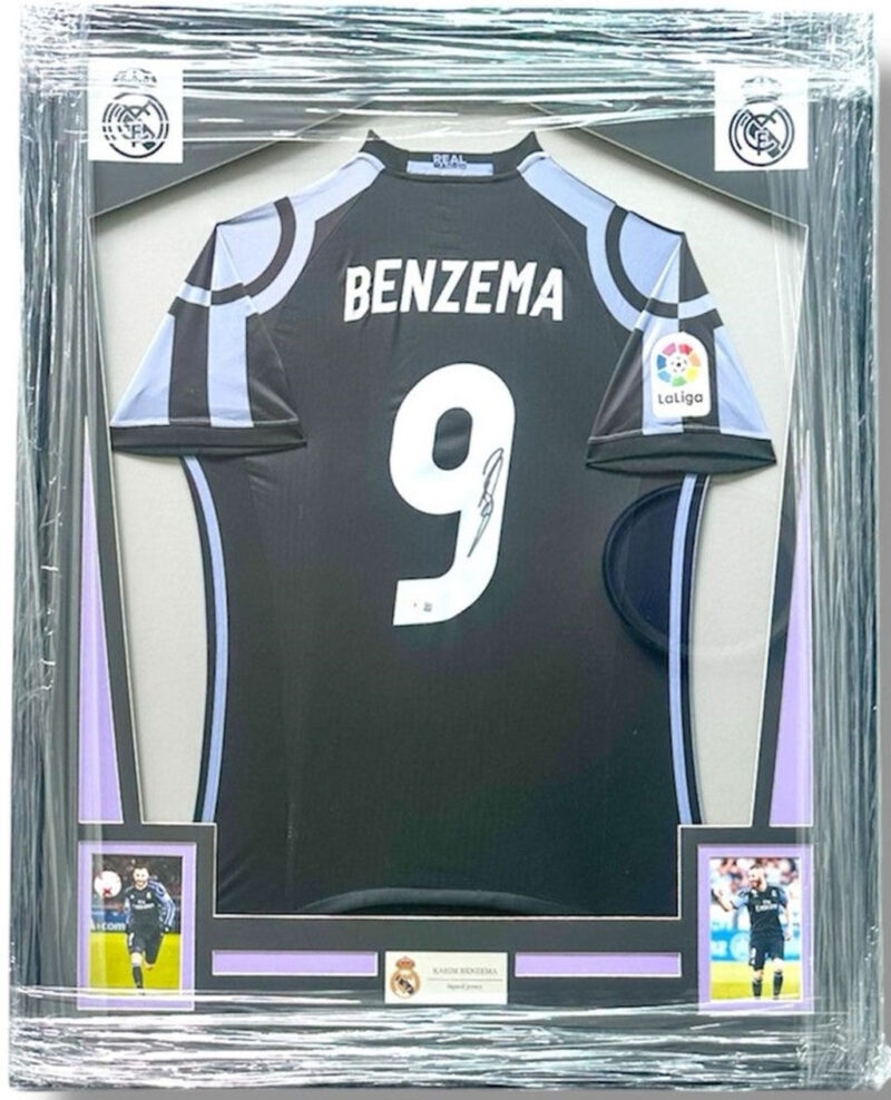 Karim Benzema Playera Real Madrid autografiada Enmarcada certificada por Beckett BB31296.