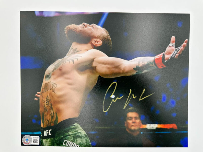 Conor McGregor Fotografía autografiada UFC, firma certificada por la compañía Beckett con el número BH72220.