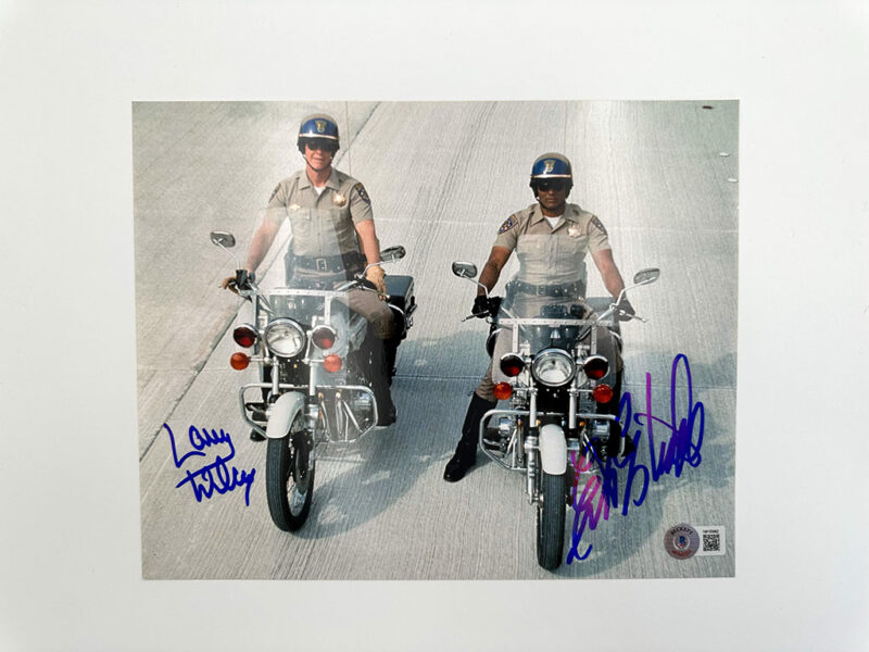 Erik Estrada y Larry Wilcox Patrulla Motorizada Fotografía Autografiada firma certificada por Beckett 1W155982.