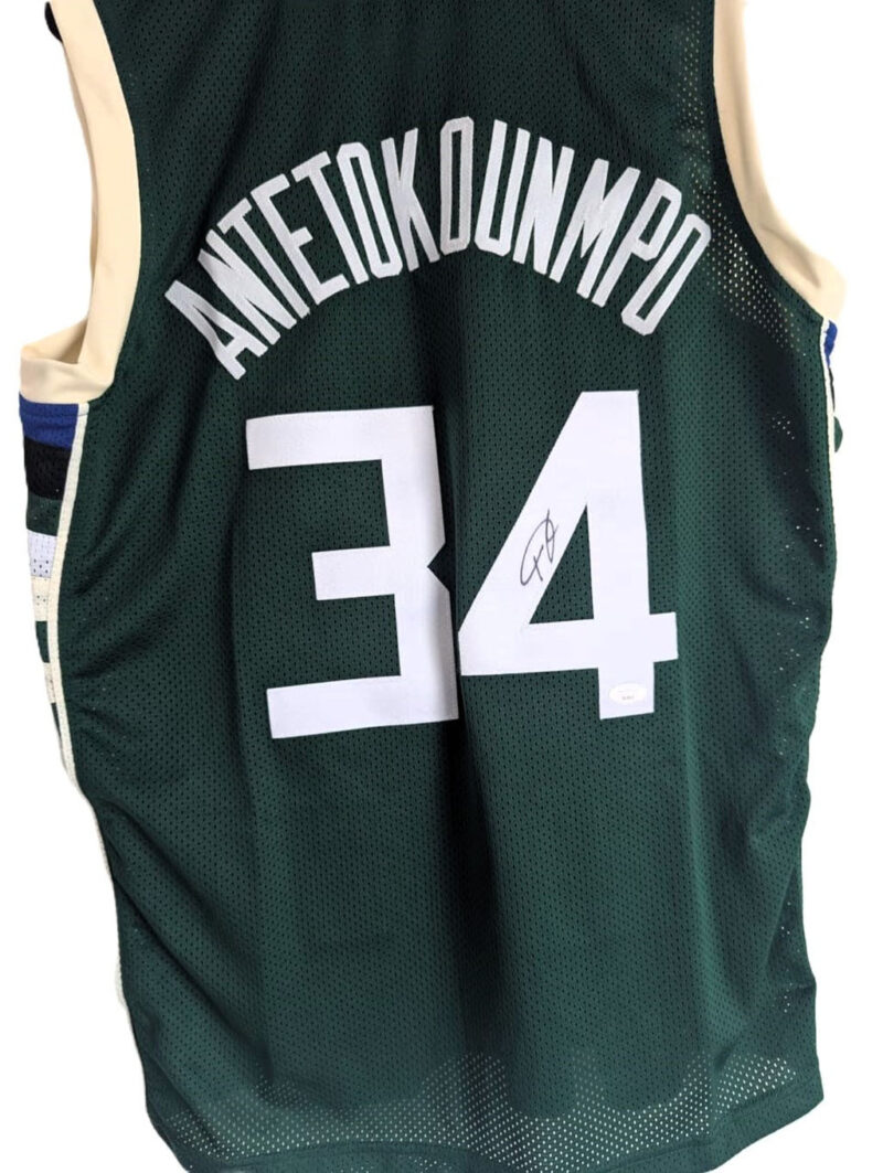 Giannis Antetokounmpo Playera Milwaukee Bucks Autografiada firma autenticada por la compañía JSA SS29027