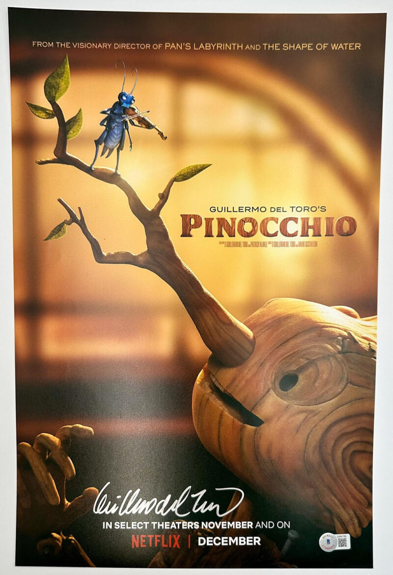 Guillermo del Toro fotografía autografiada “Pinocho” firma certificada por Beckett BJ081783