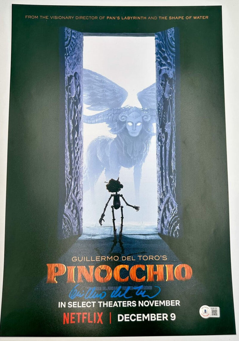Guillermo del Toro fotografía autografiada “Pinocho” firma certificada por Beckett BJ081787