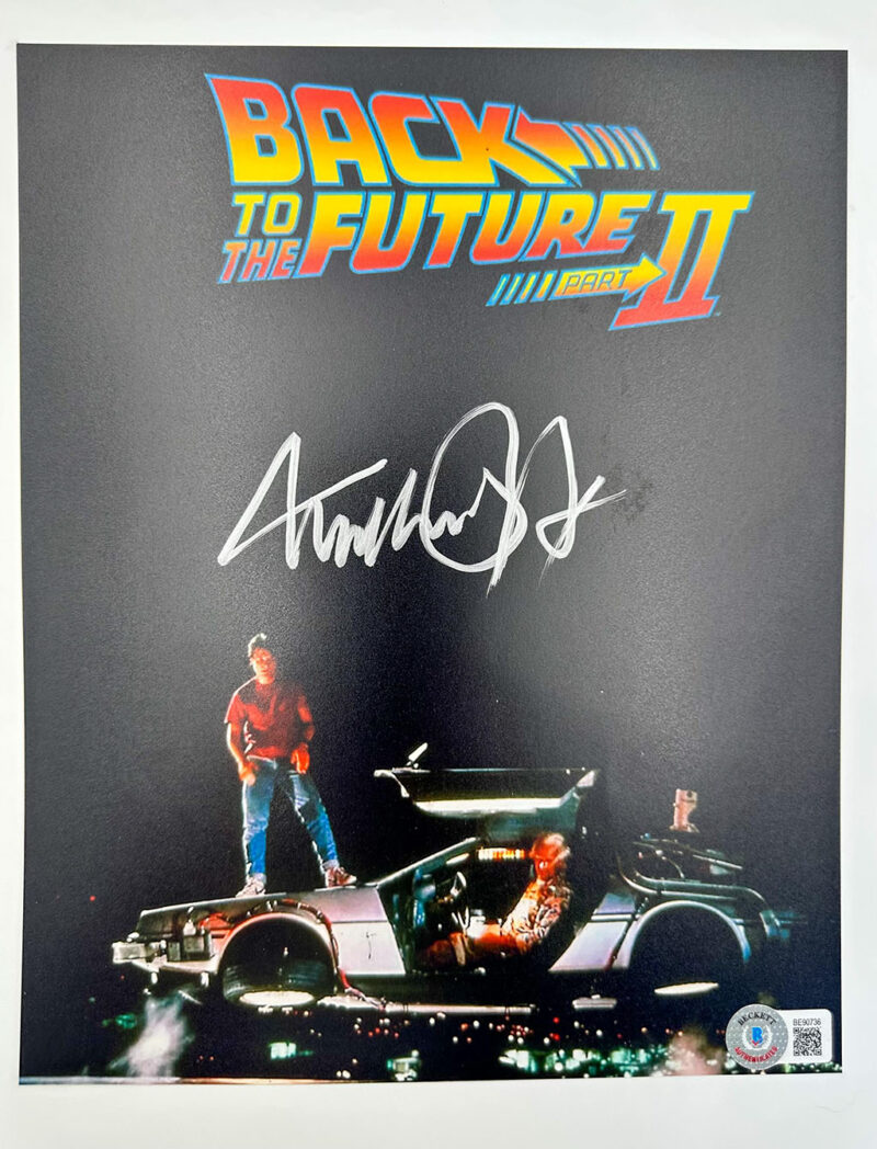 Michael J. Fox Fotografía autografiada “Volver al Futuro 2”, firma certificada por la compañía Beckett con el número BE90736.