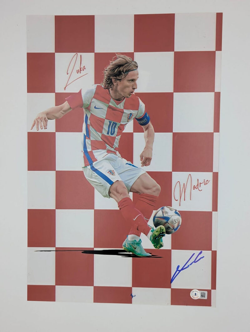 Luka Modric fotografías autografiadas Croacia certificado por Beckett BK48675, BK48676, BK48677.