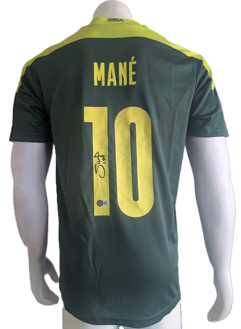 Sadio Mané Playera Senegal autografiada firma autentificada por la compañía Beckett con el número BF44383.