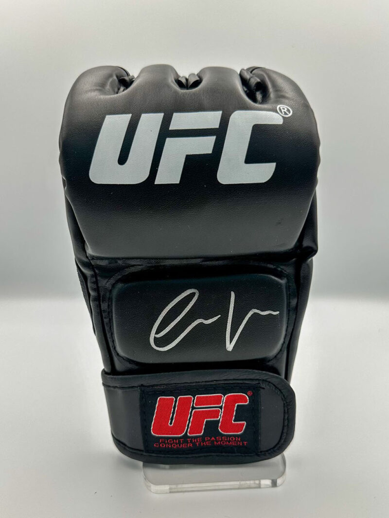 Connor McGregor Guantes MMA (UFC) autografiados, firma certificada por la compañía Beckett.