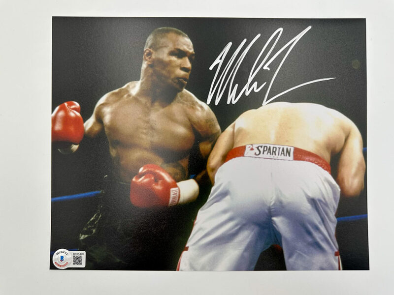 Mike Tyson Fotografía autografiada, firma certificada por la compañía Beckett con el número BF61476.