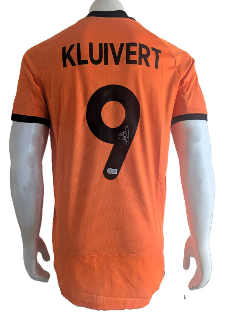 Patrick Kluivert Playera Holanda Paises Bajos autografiada firma autentificada por la compañía Beckett con el número BJ053188.