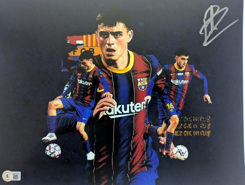 Pedri Fotografía Barcelona autografiada, firma certificada por la compañía Beckett con el número WW45708.