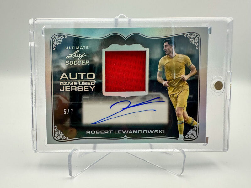 Robert Lewandowski Tarjeta Leaf con Autógrafo y pedazo de playera usada en juego.