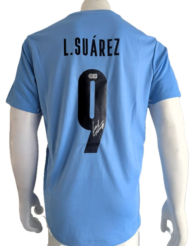 Luis Suárez Playera Uruguay AUF autografiada firma autentificada por la compañía Beckett con el número WS03427.