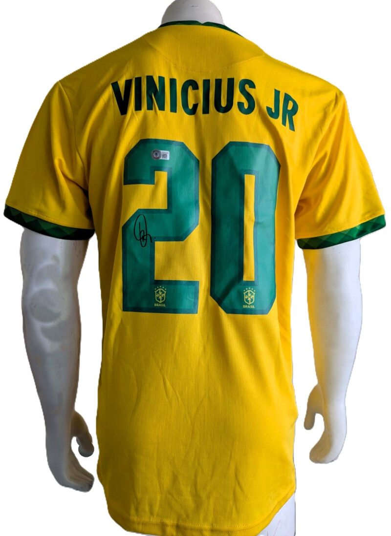 Vinicius Jr. Playera Brasil autografiada, firma certificada por Beckett WW70303.