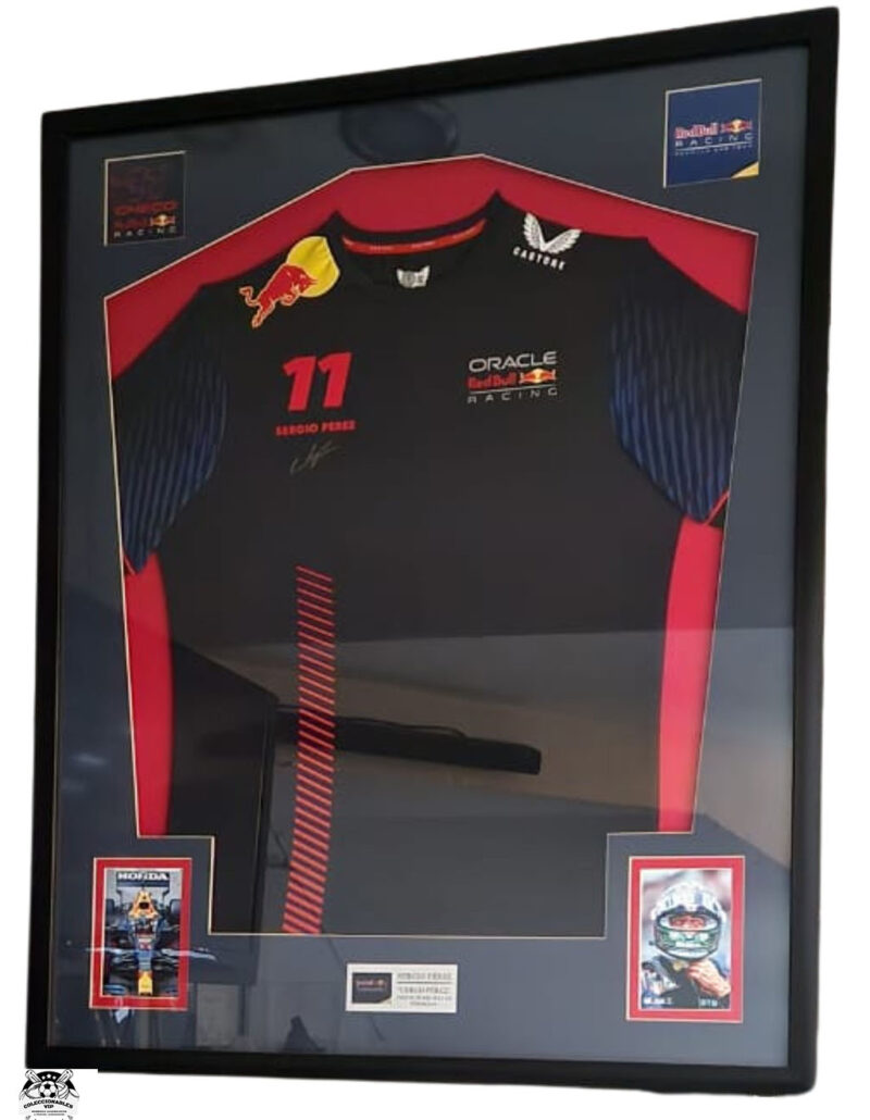 Sergio "Checo" Pérez Jersey Enmarcado Autografiado firma autentificada por la compañía Beckett con el número W622240.