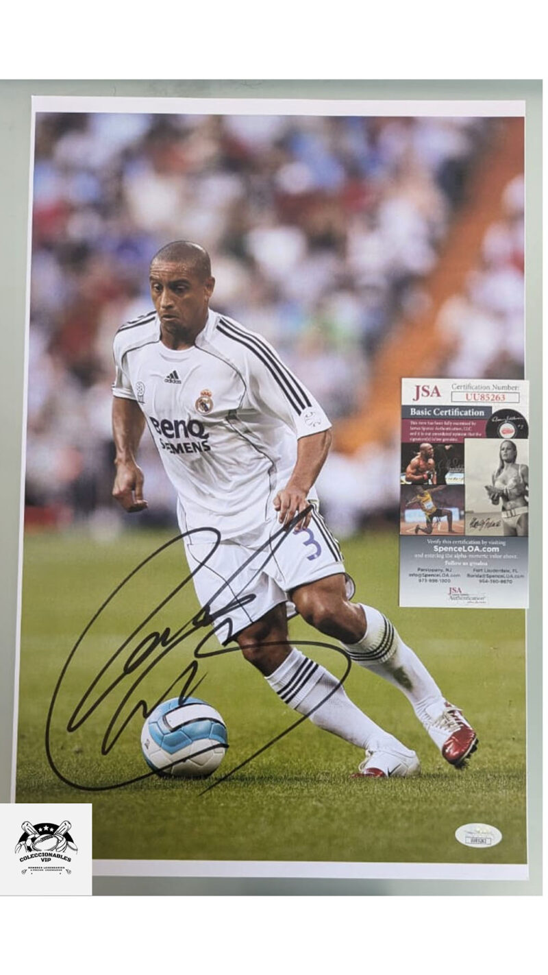Roberto Carlos Fotografía Real Madrid autografiada firma autentificada por la compañía JSA con el número UU85263